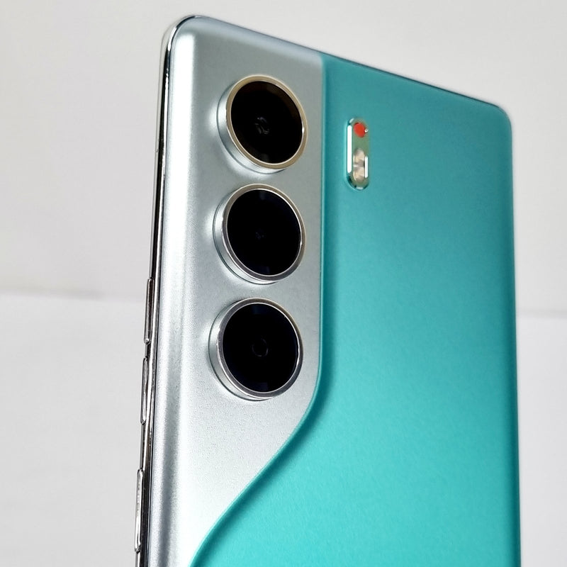 TECNO CAMON 40 PRO 5G (8GB / 256GB)